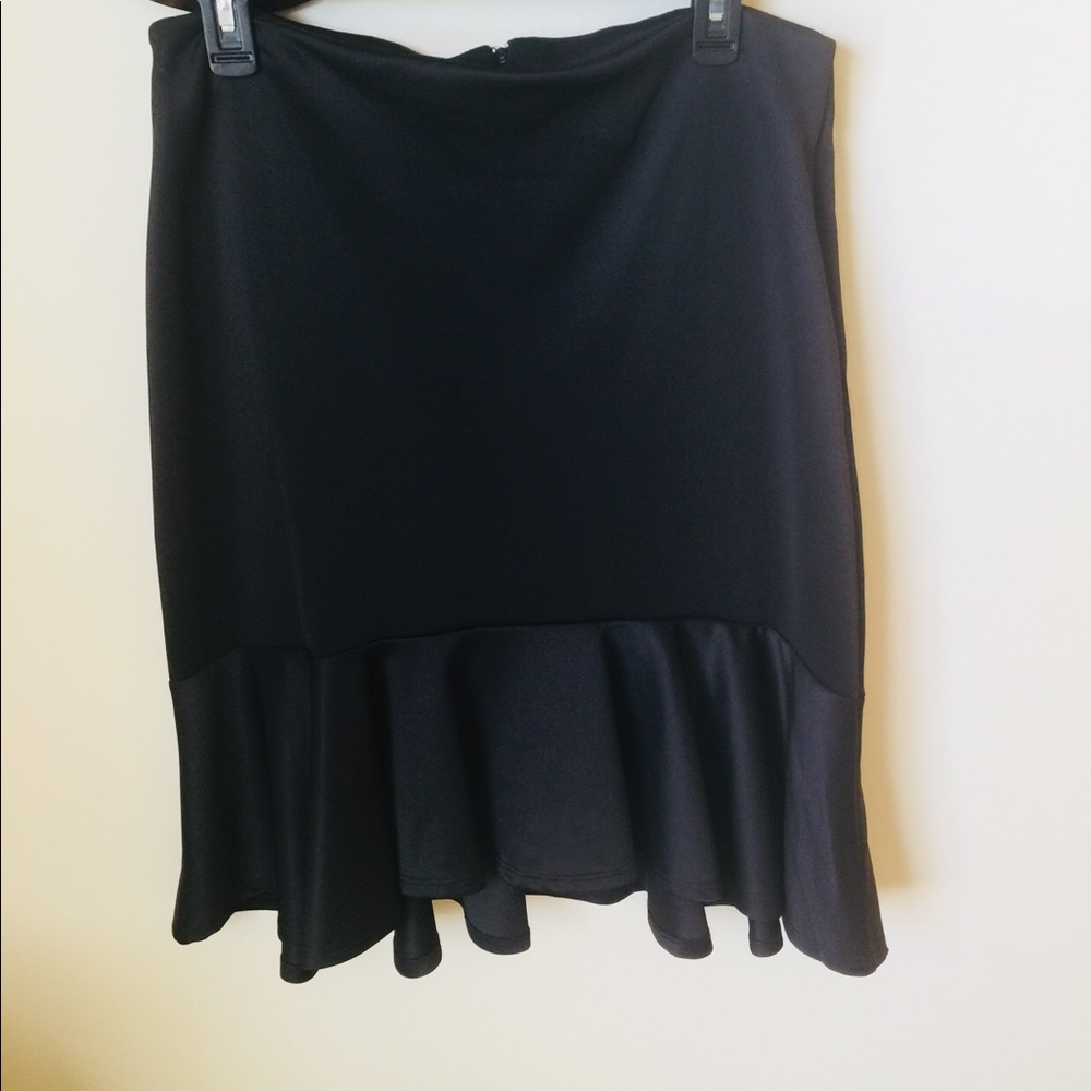 NWOT. Black high/low Skirt separate.